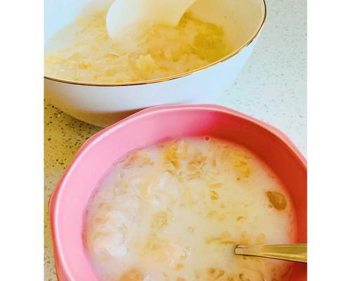 雪莲子银耳羹怎么做？有哪些健康益处？