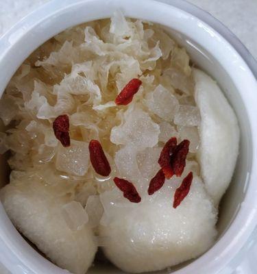 雪莲果银耳糖水怎么做？有哪些健康益处？