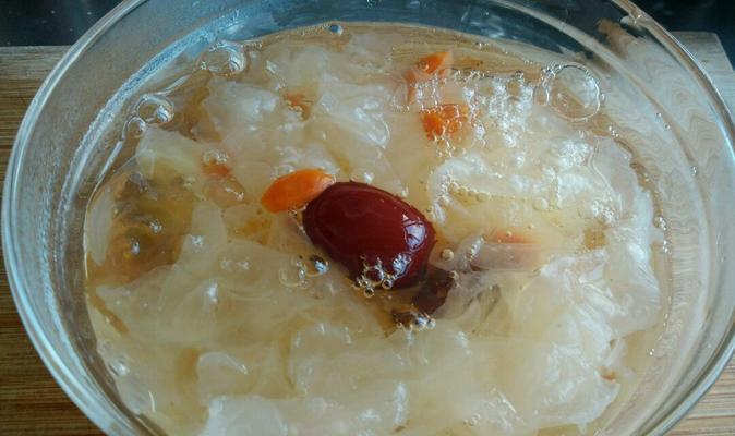 雪梨银耳糖水怎么做？有哪些健康益处？