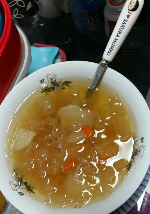 雪梨银耳山楂羹怎么做？有哪些健康益处？