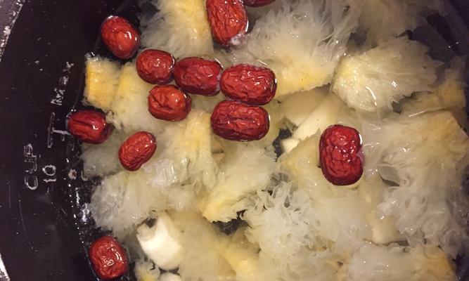 雪梨银耳红枣汤怎么做？有哪些健康益处？