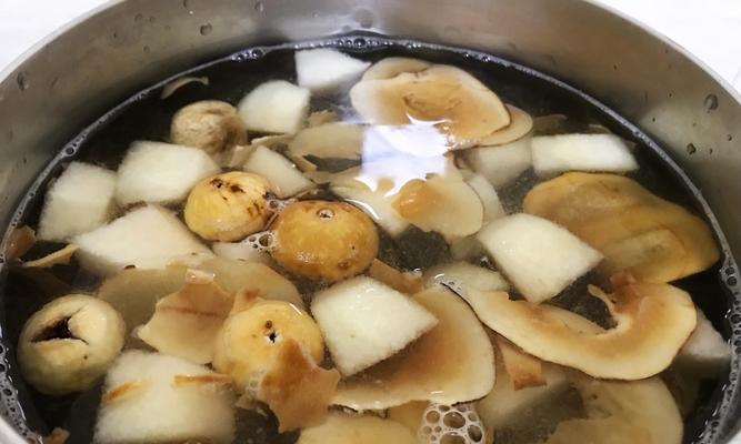 雪梨雪耳海底椰煲瘦肉怎么做？有哪些步骤和技巧？