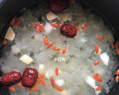 雪梨南瓜银耳羹怎么做？有哪些健康益处？