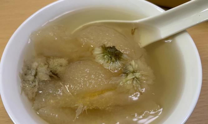 雪梨菊花茶怎么做？有哪些健康益处？