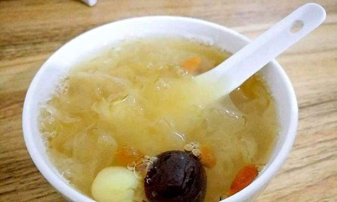 雪梨金桔银耳糖水怎么做？有哪些健康益处？
