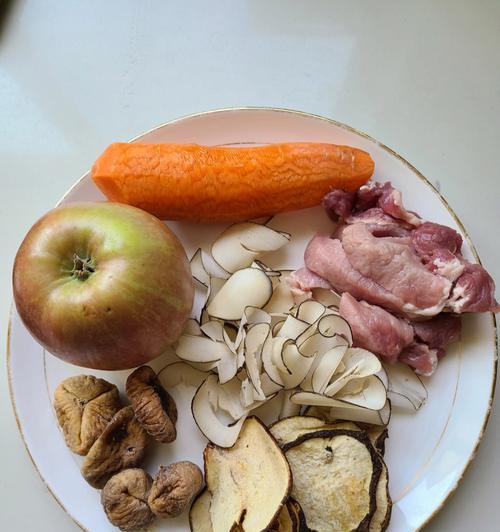 雪梨炖肉怎么做才好吃？有哪些步骤和技巧？