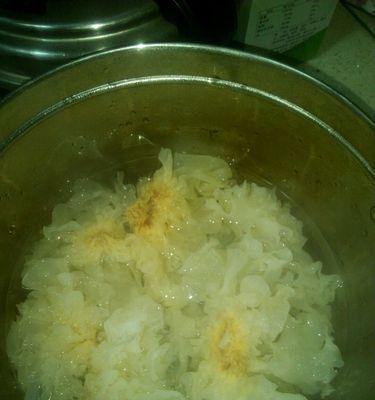 雪梨冰糖银耳羹怎么做？有哪些步骤和技巧？