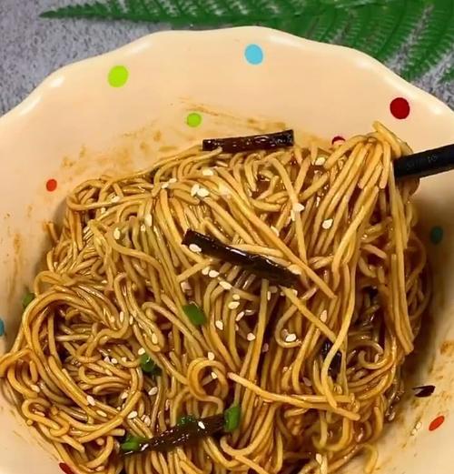 小宝贝大口吃的好滋味的拌面怎么做？有哪些步骤和技巧？