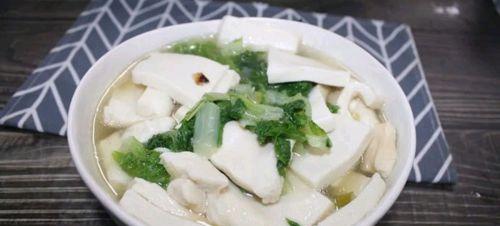 小白菜猪肉豆腐汤怎么做？步骤和技巧有哪些？