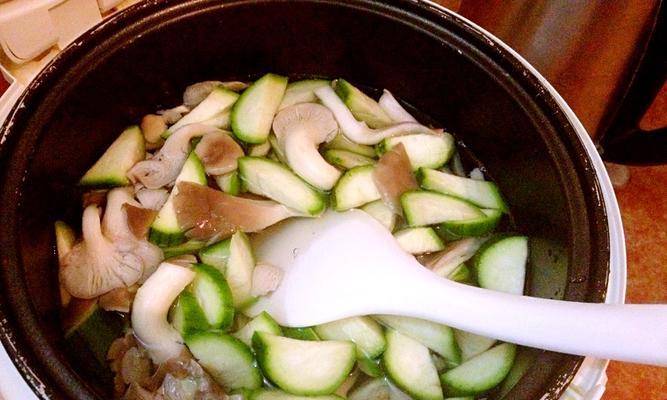 小白菜平菇汤怎么做？有哪些营养功效？