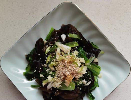 小白菜木耳烧豆腐怎么做？步骤和技巧有哪些？