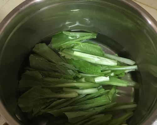 小白菜米粉泥怎么做？步骤和技巧有哪些？