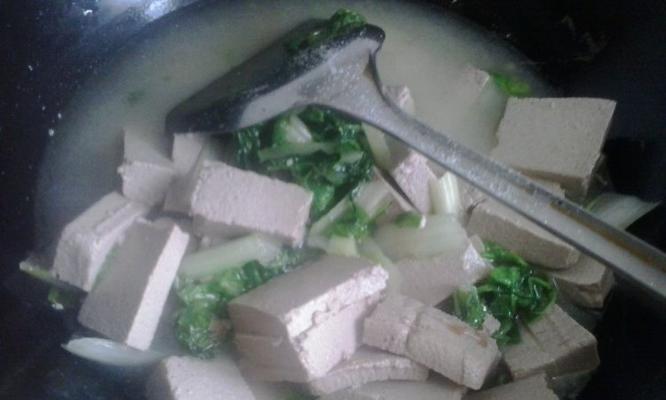 小白菜烩豆腐怎么做？小白菜烩豆腐的家常做法是什么？