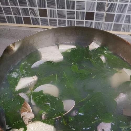 小白菜枸杞豆腐汤怎么做？有哪些健康益处？
