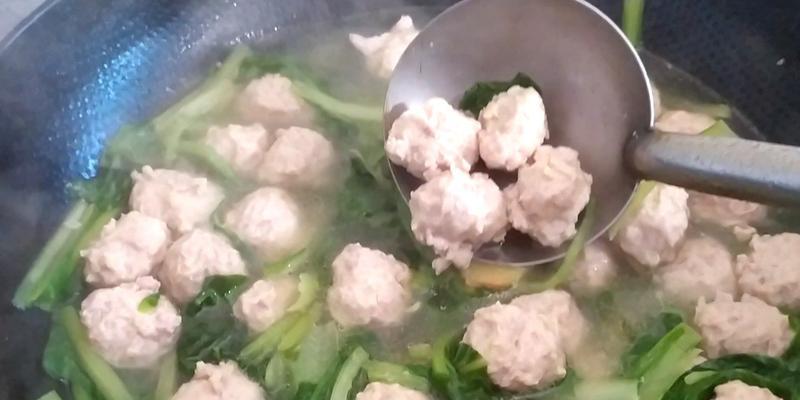 小白菜粉丝贡丸汤怎么做？步骤和技巧是什么？