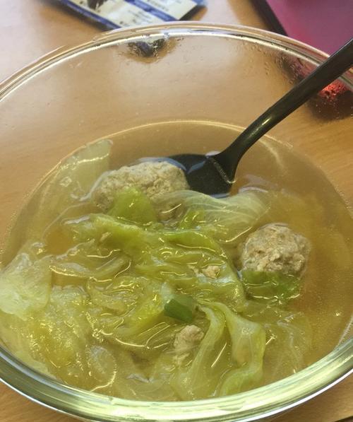 小白菜粉丝贡丸汤怎么做？步骤和技巧是什么？