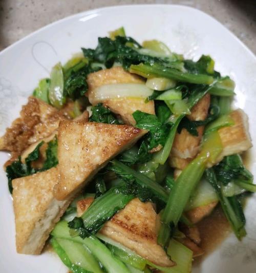 小白菜炖萝卜怎么做？营养又美味的家常菜做法是什么？