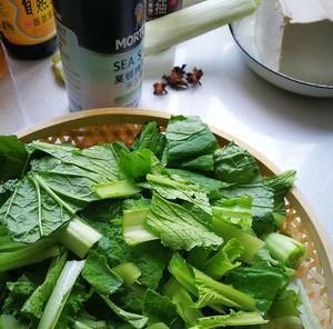 小白菜炖豆腐俏黑豆怎么做？步骤和技巧有哪些？
