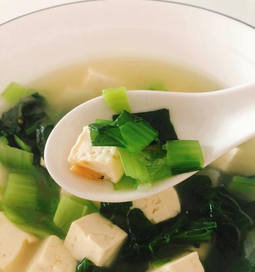 小白菜豆腐肉丸汤怎么做？步骤和技巧有哪些？
