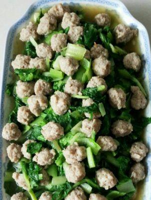 小白菜汆丸子汤怎么做？步骤和技巧是什么？