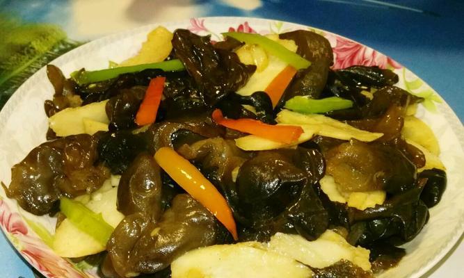 小白菜炒木耳怎么做？步骤和技巧有哪些？