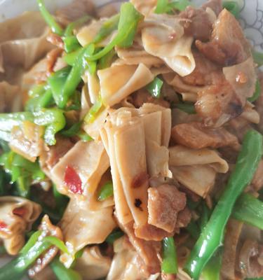 小白菜炒豆筋怎么做？步骤和技巧有哪些？