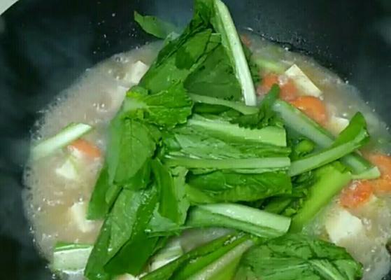 小白菜熬豆腐怎么做？步骤和技巧有哪些？