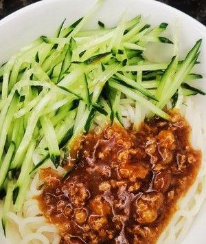 销魂炸酱面怎么做？详细步骤和技巧是什么？