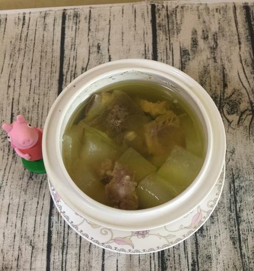 消暑冬瓜薏米粥怎么做？有哪些健康益处？