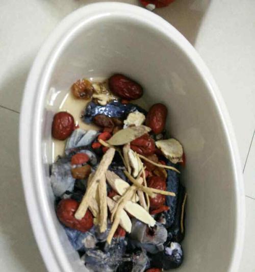 箱烤乌鸡的做法是什么？如何在家轻松制作？
