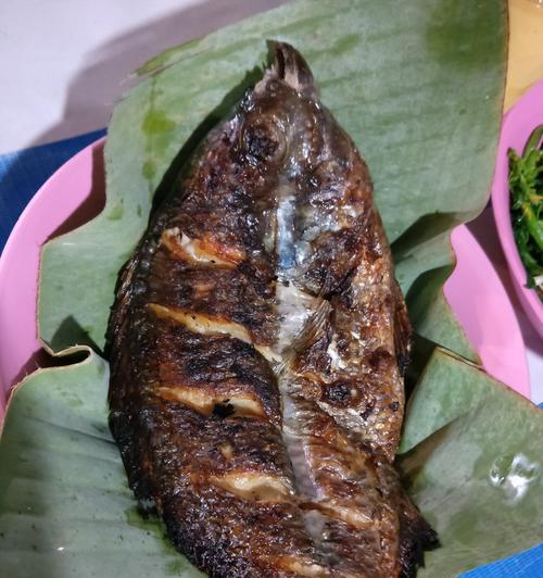 箱烤鲫鱼的做法是什么？如何在家轻松制作箱烤鲫鱼？