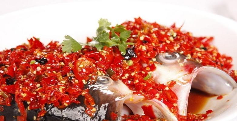 湘味双色鱼头的做法是什么？如何在家轻松制作？
