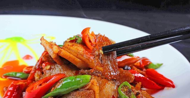 湘式小炒五花肉怎么做？有哪些步骤和技巧？