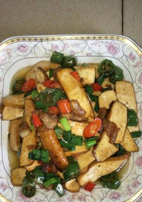湘式小炒五花肉怎么做？有哪些步骤和技巧？