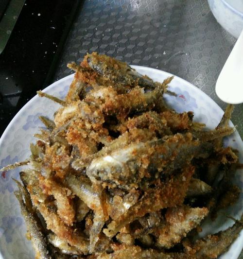 香蒸小鱼怎么做才鲜嫩？步骤和技巧是什么？