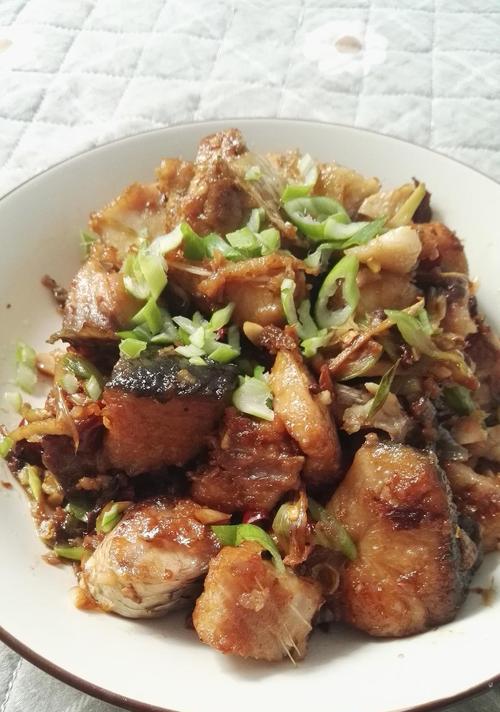 香炸鱼仔的做法是什么？如何在家轻松制作美味的香炸鱼仔？