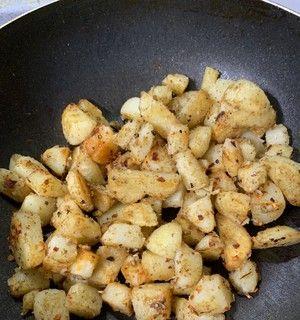 香炸土豆块怎么做？步骤和技巧有哪些？