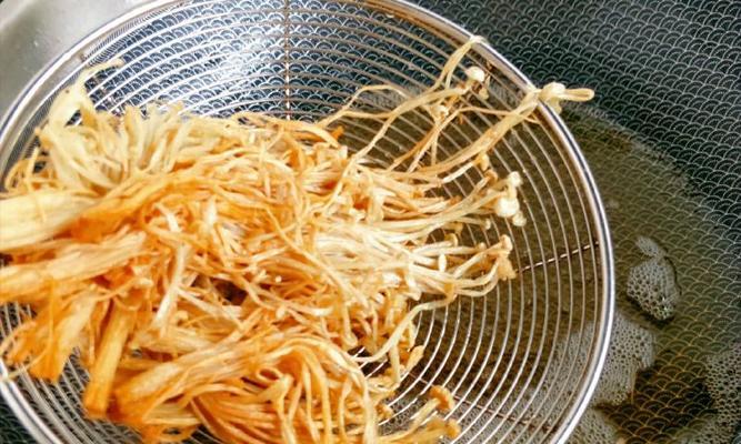 香炸金针菇怎么做？步骤和技巧有哪些？