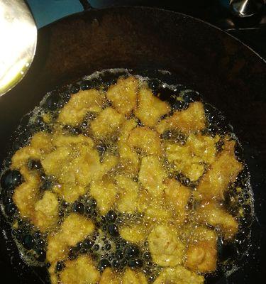 香炸黄金小酥肉怎么做？步骤和技巧有哪些？