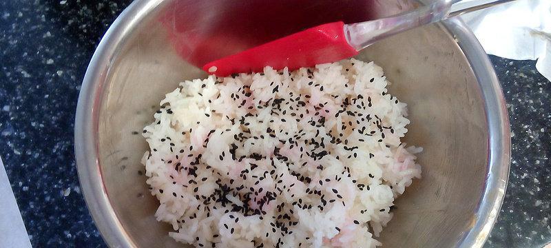 香炸饭团的做法是什么？如何在家轻松制作？