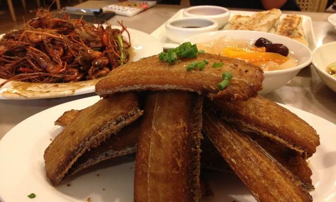 香炸带鱼年味的做法是什么？如何做出地道的节日风味？