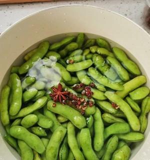 香糟毛豆怎么做？步骤和技巧有哪些？