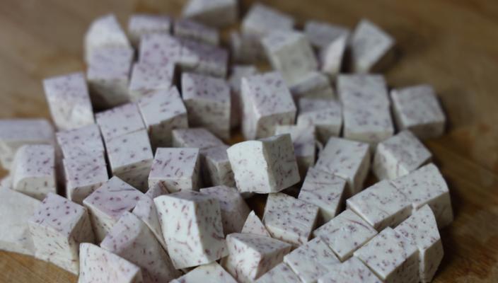 香芋紫薯糖水怎么做？步骤和技巧有哪些？
