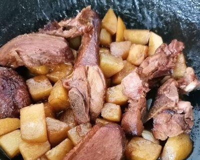 香芋焖鸭怎么做？步骤和技巧有哪些？