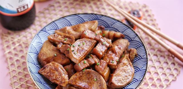 香芋闷肉怎么做？步骤和技巧有哪些？