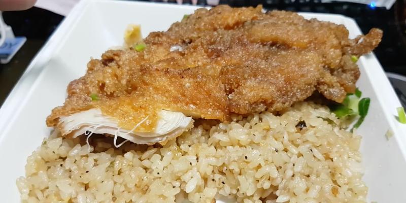 香酥鸡排饭的做法是什么？如何在家轻松制作？