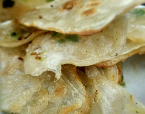 香酥葱油饼怎么做？详细步骤和技巧是什么？