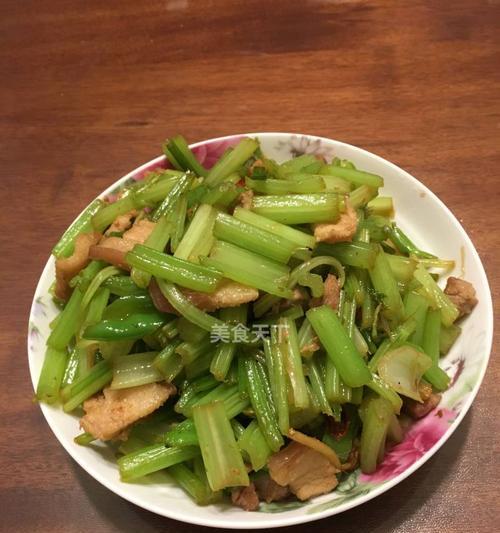 香芹肉丝怎么做？详细步骤和技巧是什么？