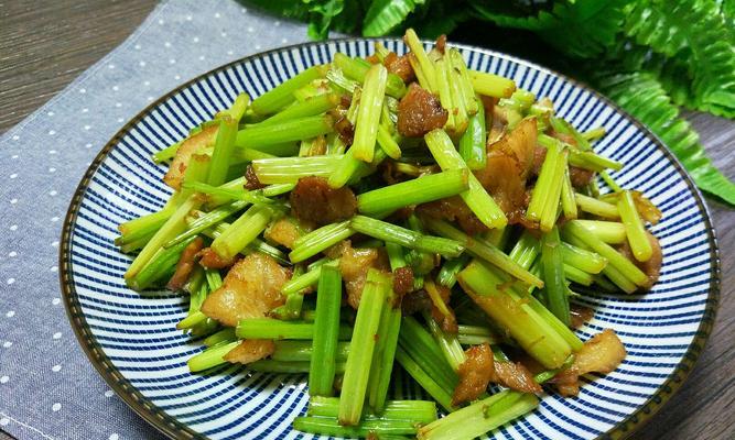 香芹肉丝怎么做？详细步骤和技巧是什么？