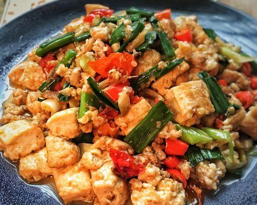 香芹肉末豆腐怎么做？步骤和技巧有哪些？